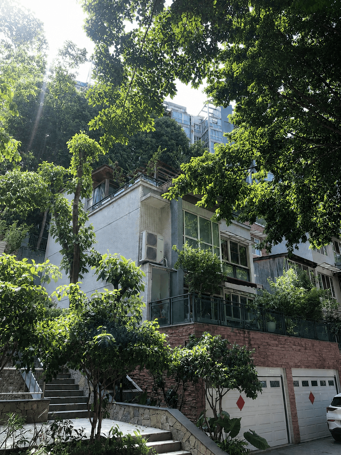 荣昌岛居岁月从容升级：小小岛老别墅加装蒂升悦行款电梯
